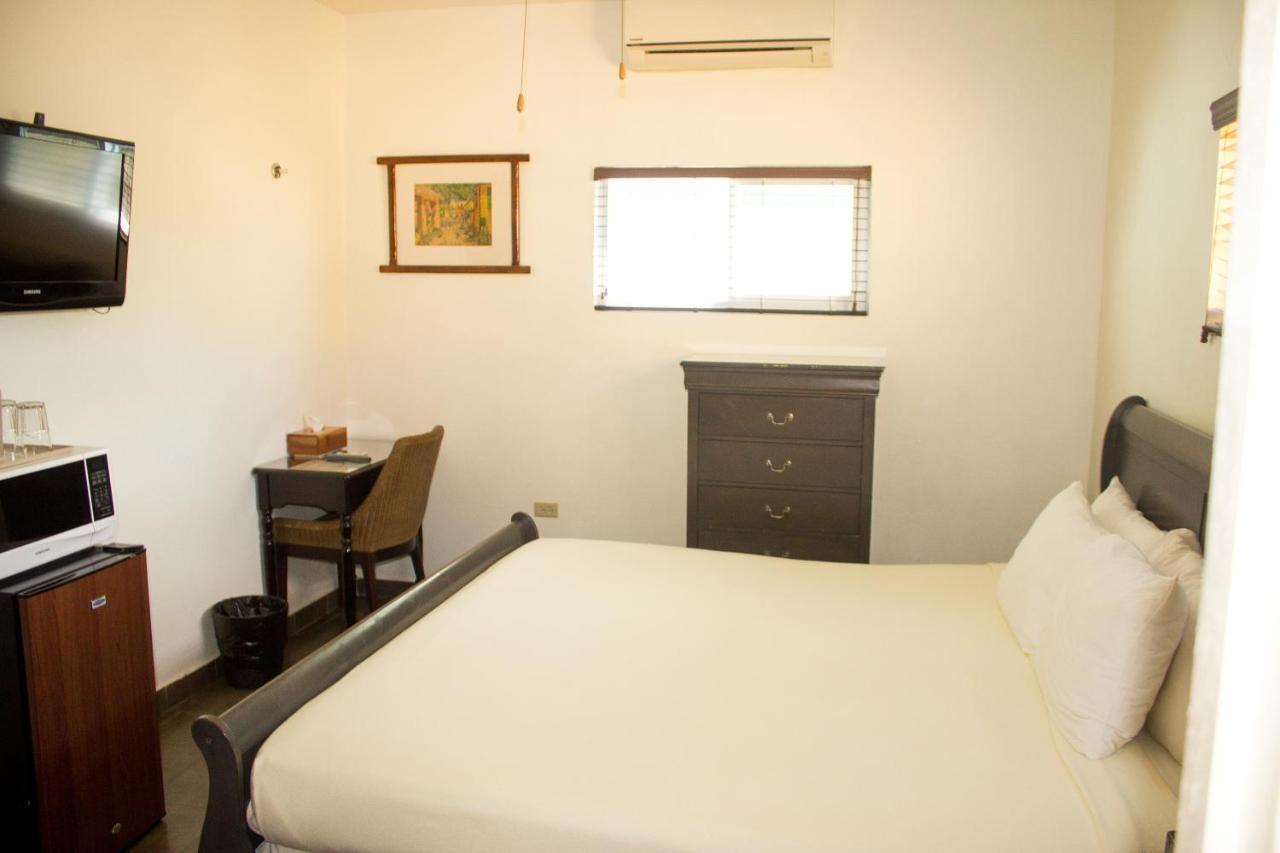 Altamont West Hotel Montego Bay Buitenkant foto