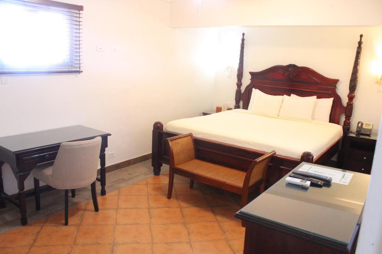 Altamont West Hotel Montego Bay Buitenkant foto