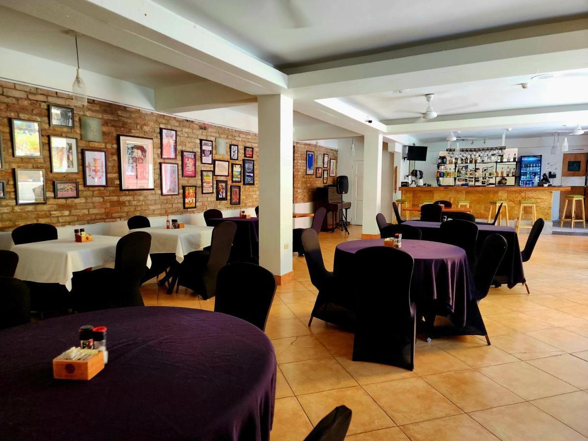 Altamont West Hotel Montego Bay Buitenkant foto
