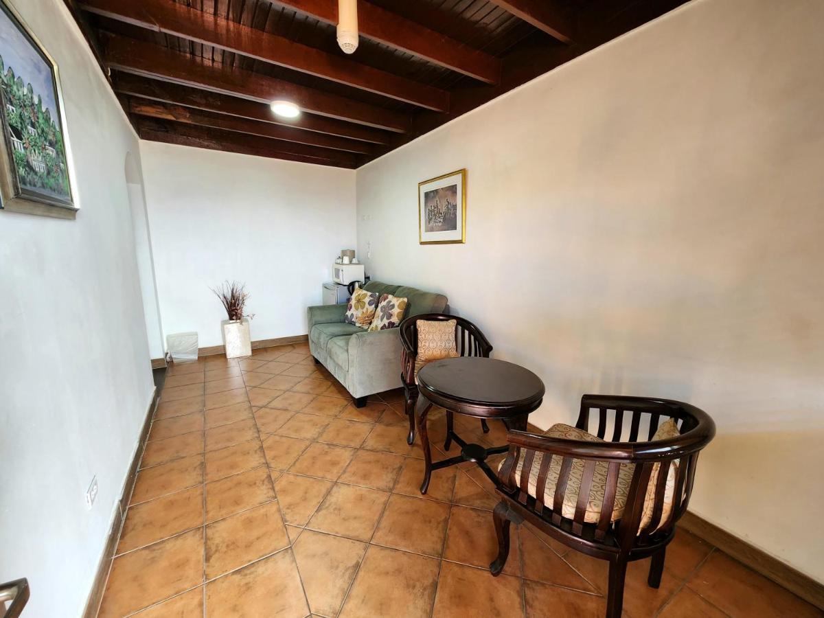 Altamont West Hotel Montego Bay Buitenkant foto