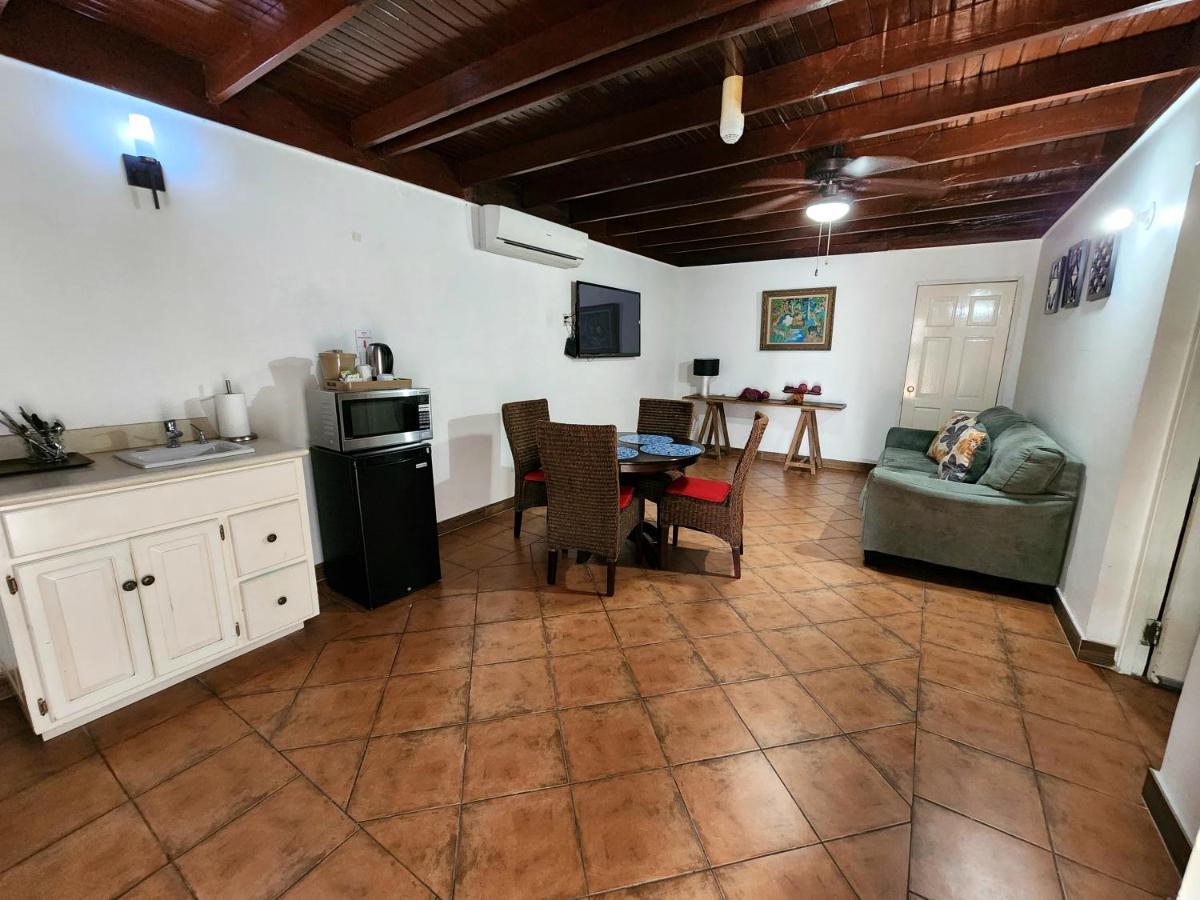 Altamont West Hotel Montego Bay Buitenkant foto