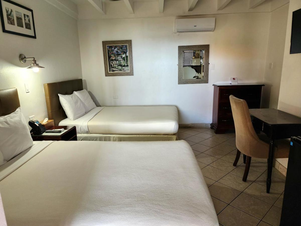 Altamont West Hotel Montego Bay Buitenkant foto