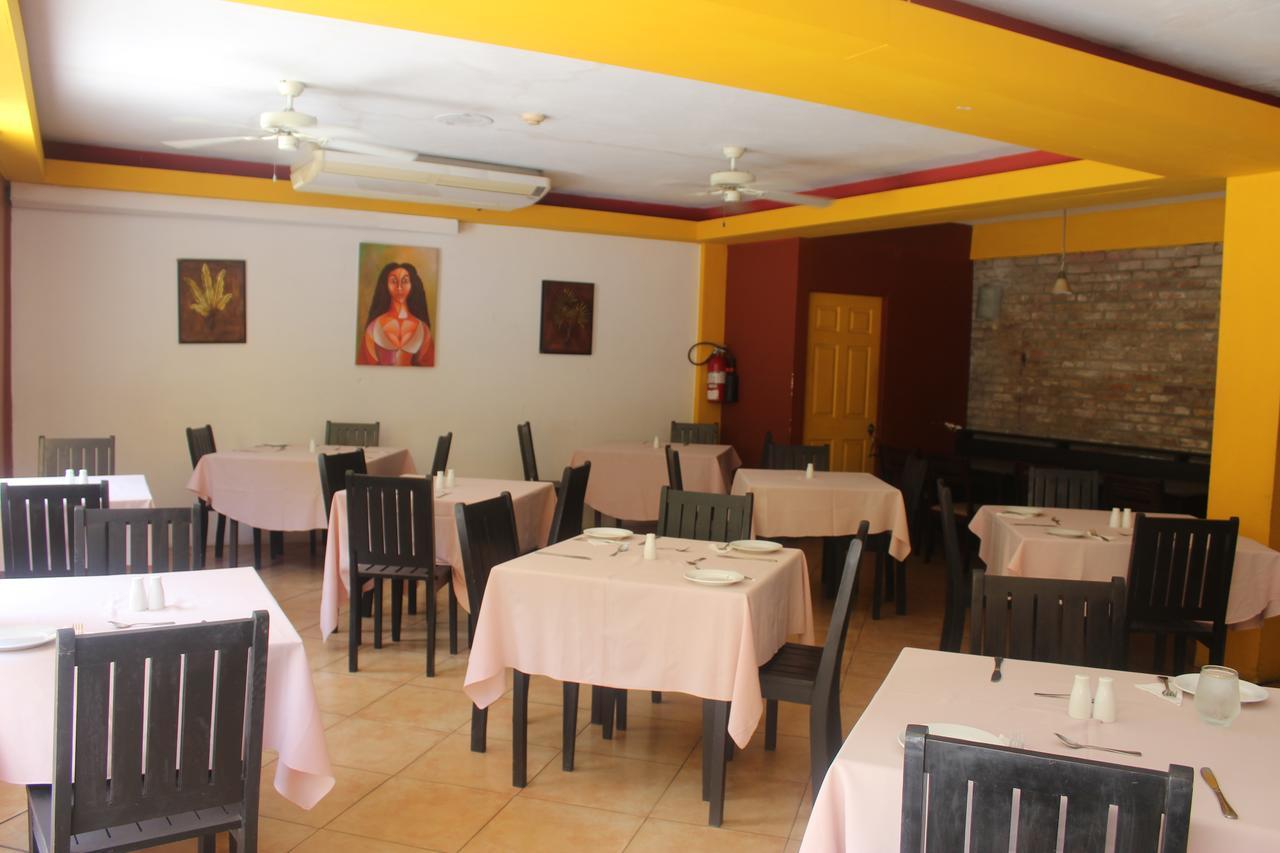 Altamont West Hotel Montego Bay Buitenkant foto